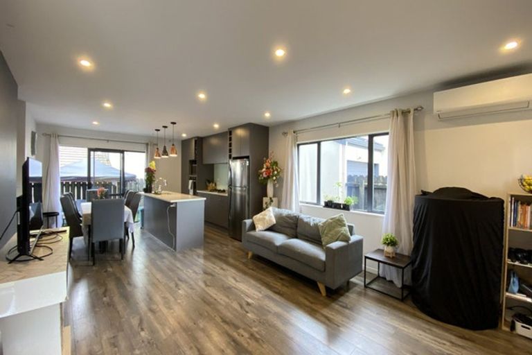 Photo of property in 28 Rakich Place, Henderson, Auckland, 0612