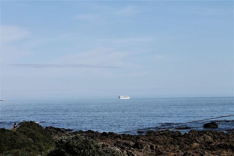 Photo of property in 442 The Esplanade, Island Bay, Wellington, 6023