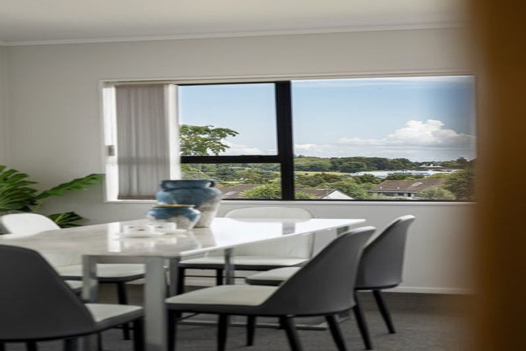 Photo of property in 70 Aberfeldy Avenue, Highland Park, Auckland, 2010