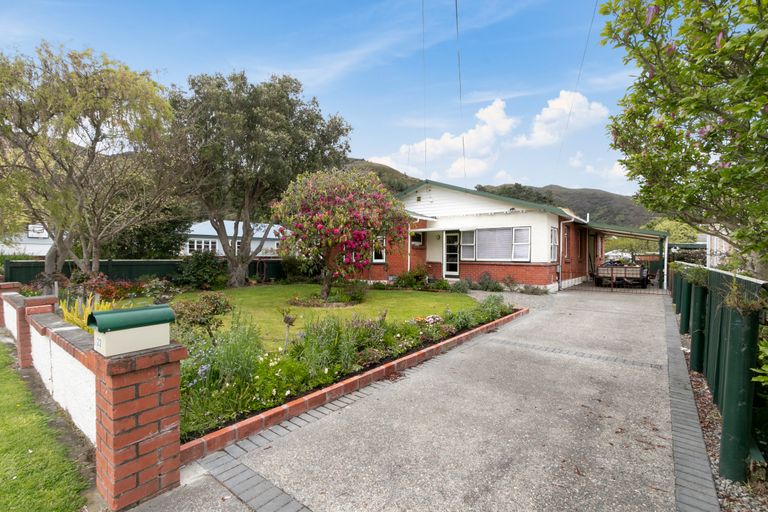 Photo of property in 22 Burnside Street, Waterloo, Lower Hutt, 5011