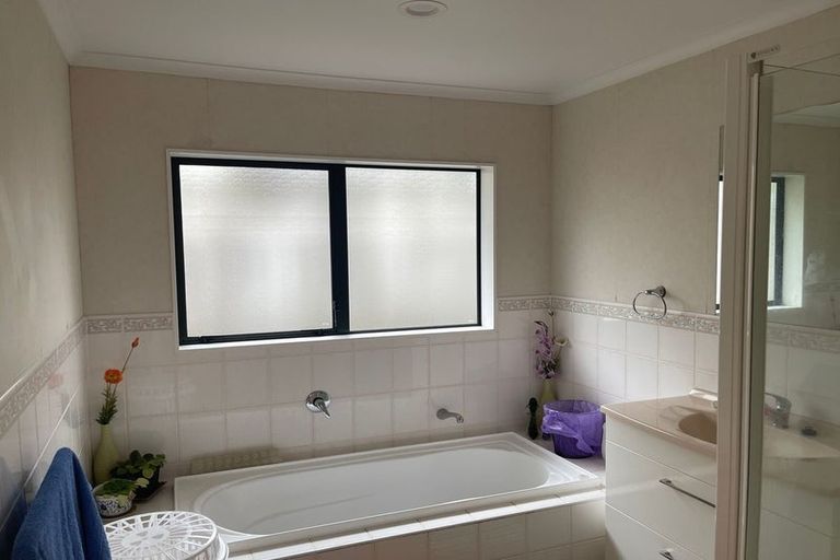 Photo of property in 236 Kilkenny Drive, East Tamaki Heights, Auckland, 2016