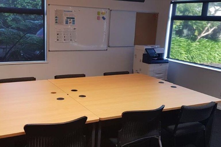 Photo of property in 1/108 Lincoln Road, Henderson, Auckland, 0610