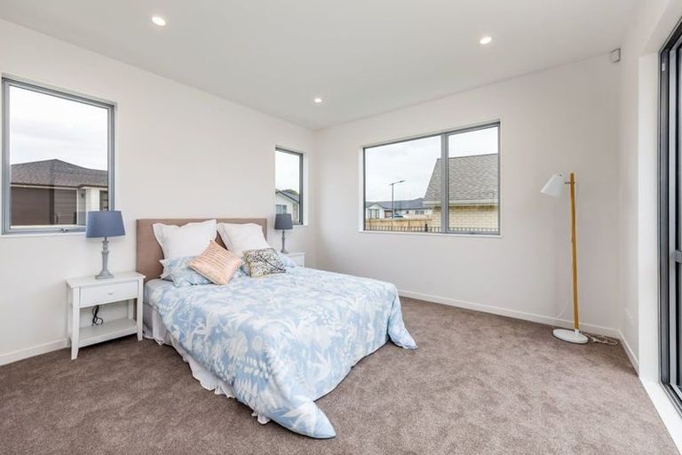 Photo of property in 10 Ahorangi Road, Silverdale, 0932