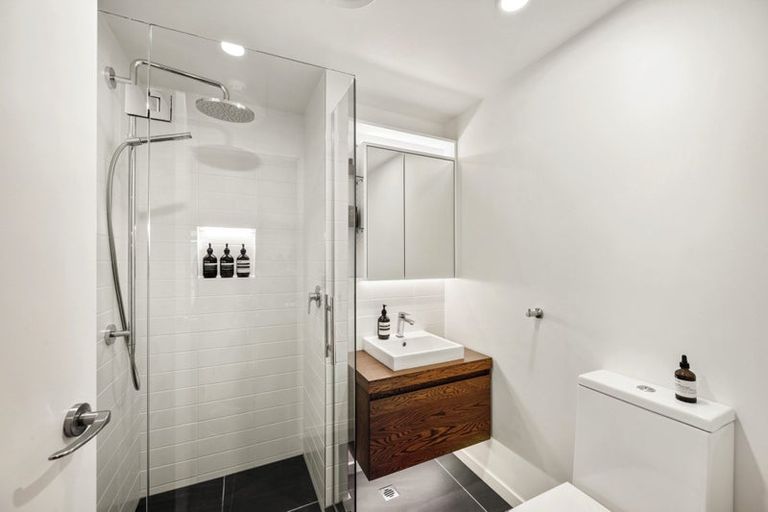 Photo of property in Pinnacle Apartments, E405/160 Victoria Street, Te Aro, Wellington, 6011