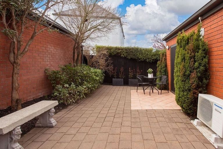 Photo of property in 2/76 Saint Albans Street, St Albans, Christchurch, 8014