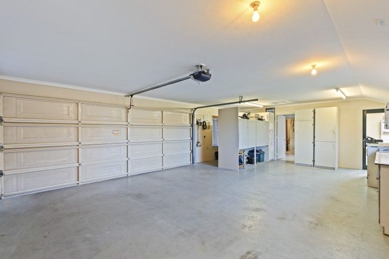 Photo of property in 6 Royal Heights, Glen Avon, New Plymouth, 4312