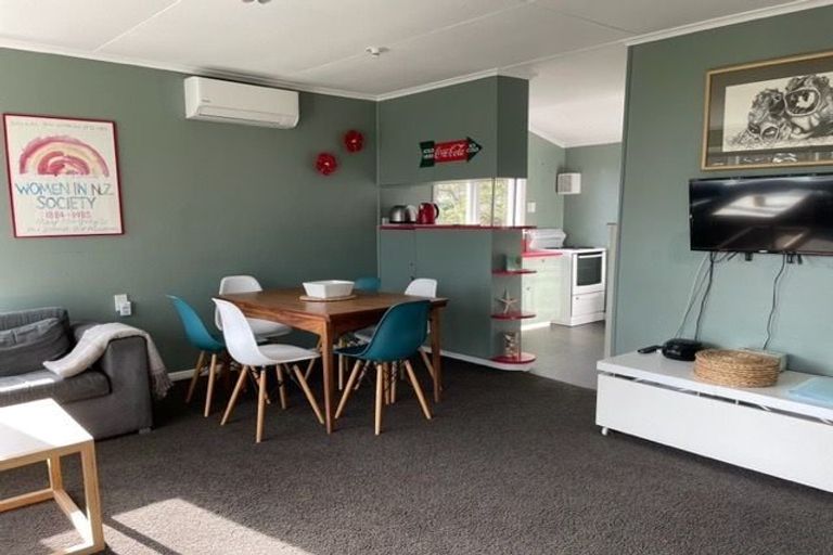 Photo of property in 52 Tutere Street, Waikanae Beach, Waikanae, 5036