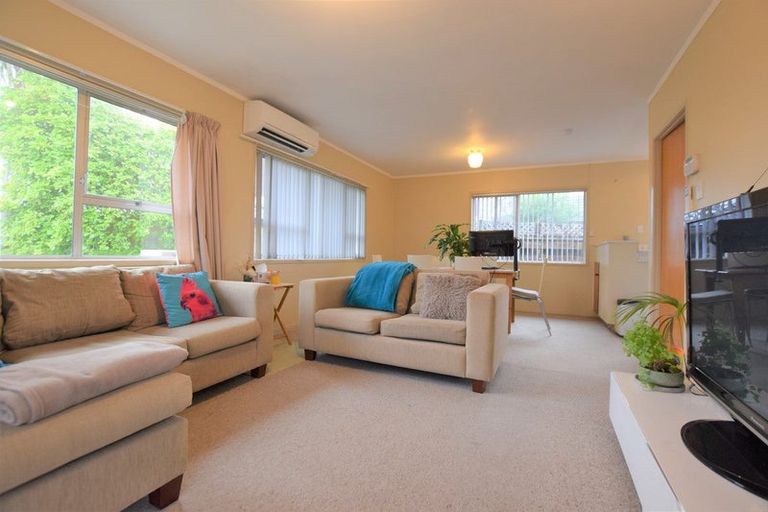 Photo of property in 1/33 Blacklock Avenue, Henderson, Auckland, 0612