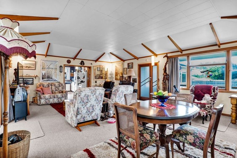 Photo of property in 16 Graham Street, Eltham, 4322