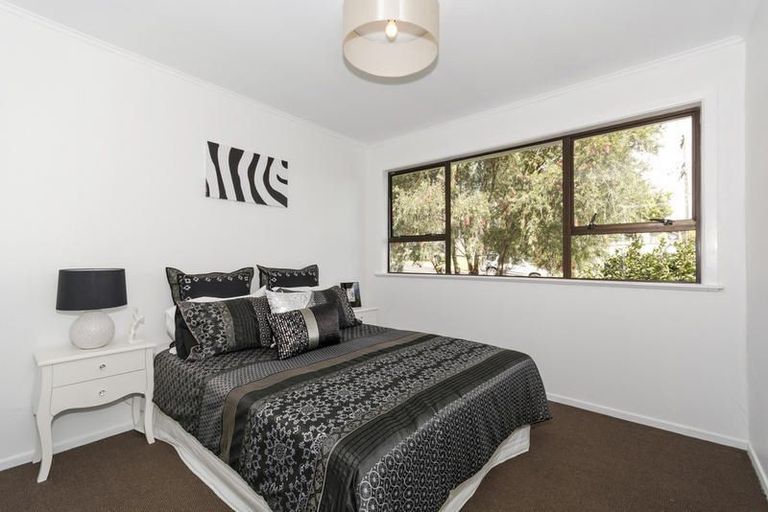 Photo of property in 35 Taipari Road, Te Atatu Peninsula, Auckland, 0610