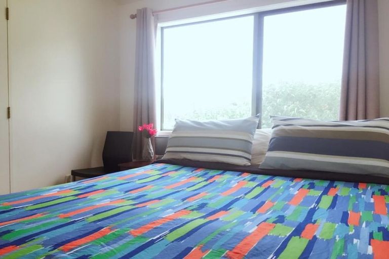 Photo of property in 2/5 Kilham Avenue, Northcote, Auckland, 0627