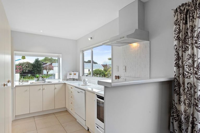 Photo of property in 4 Pyatt Place, Redwood, Christchurch, 8051