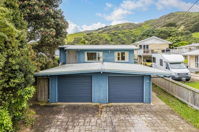 Photo of property in 9 Toenga Road, Pukerua Bay, 5026