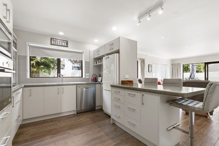 Photo of property in 12 Cumbrian Place, Conifer Grove, Takanini, 2112