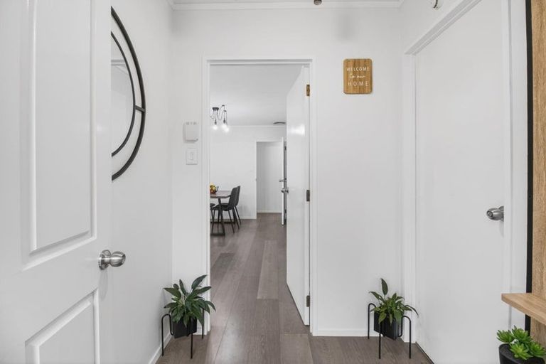 Photo of property in 2/19 Sailfish Drive, West Harbour, Auckland, 0618