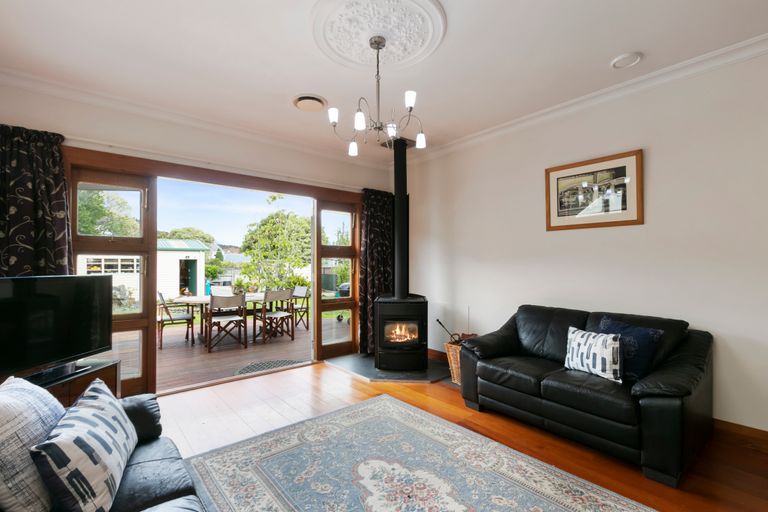 Photo of property in 22 Burnside Street, Waterloo, Lower Hutt, 5011