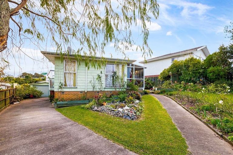 Photo of property in 5 Kapiti Place, Sunnynook, Auckland, 0620