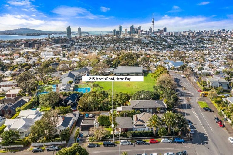 Photo of property in 215 Jervois Road, Herne Bay, Auckland, 1011