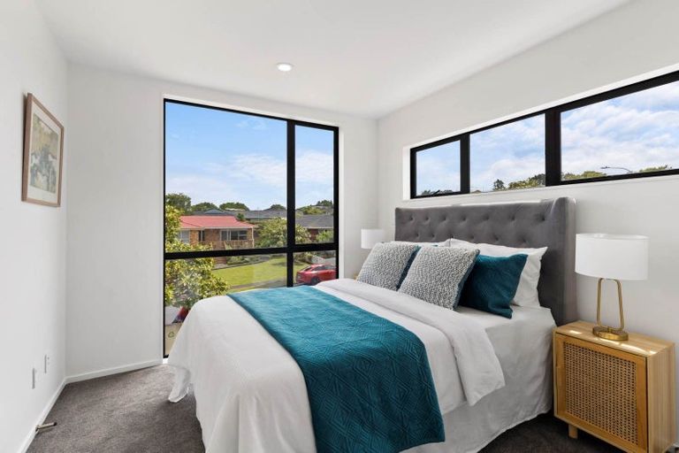 Photo of property in 1/77 Glenmore Road, Sunnyhills, Auckland, 2010