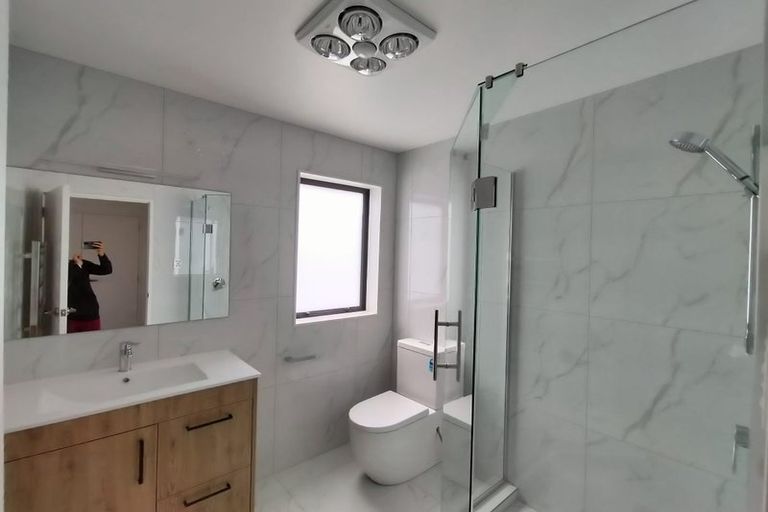 Photo of property in 1 Korokio Lane, Henderson, Auckland, 0612