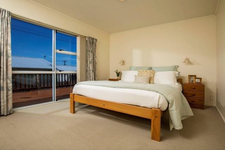 Photo of property in 928 East Coast Road, Northcross, Auckland, 0630