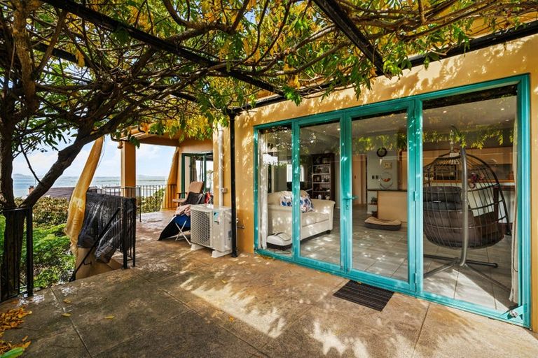 Photo of property in 22 Marguerita Place, West Harbour, Auckland, 0618