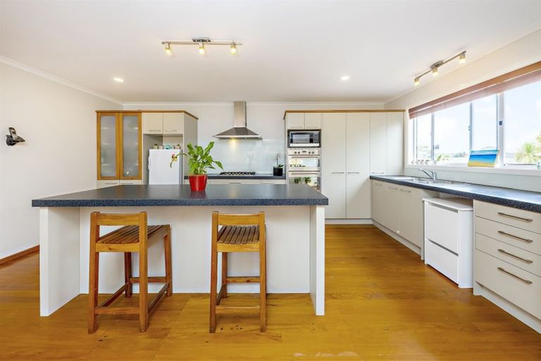 Photo of property in 7 Beldon Place, Pakuranga Heights, Auckland, 2010