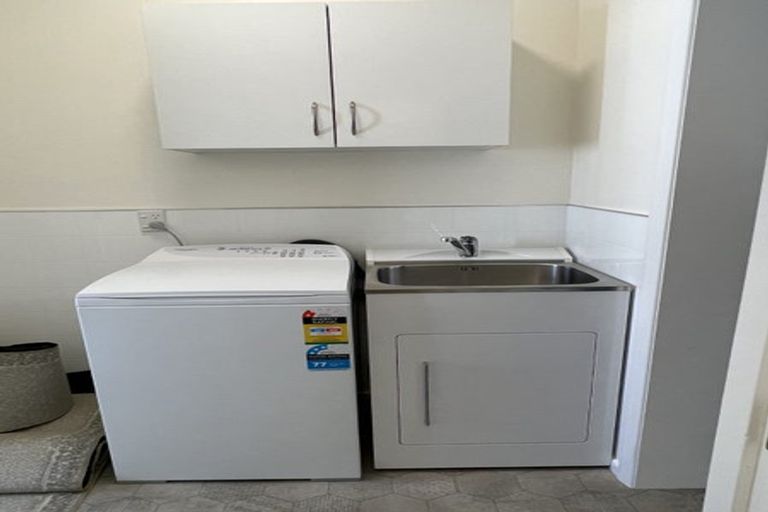 Photo of property in 22 Hawker Street, Mount Victoria, Wellington, 6011