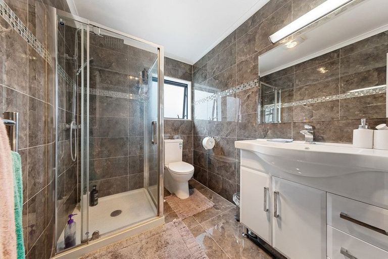 Photo of property in 102 Carruth Road, Papatoetoe, Auckland, 2025