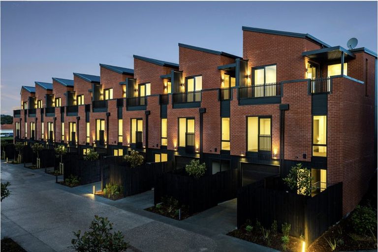 Photo of property in 7/2 Marlborough Crescent, Hobsonville, Auckland, 0616