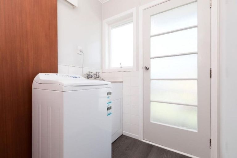 Photo of property in 11 Julian Place, Westown, New Plymouth, 4310