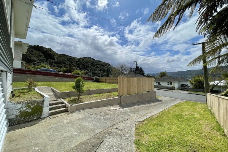 Photo of property in 6 Reid Road, Wainuiomata, Lower Hutt, 5014