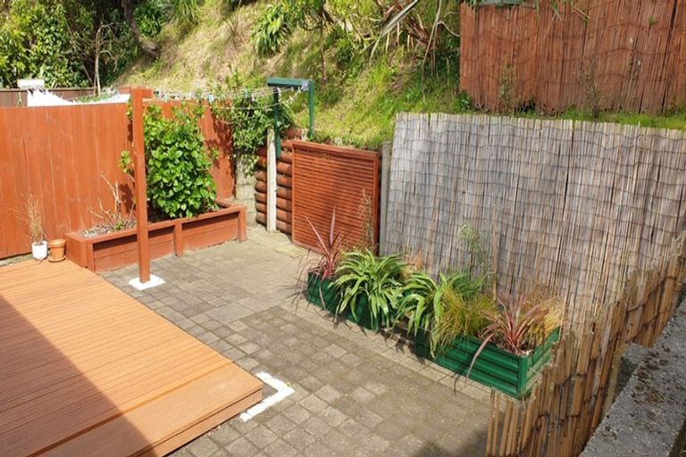 Photo of property in 2/40 Salford Street, Newlands, Wellington, 6037