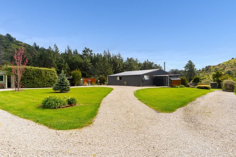 Photo of property in 102 Boons Valley Road, Waikawa, Picton, 7220
