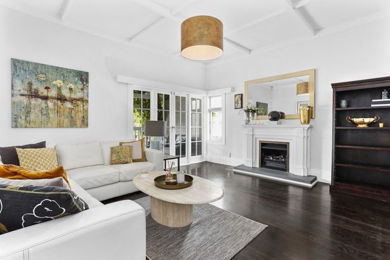 Photo of property in 35 Seaview Avenue, Northcote, Auckland, 0627