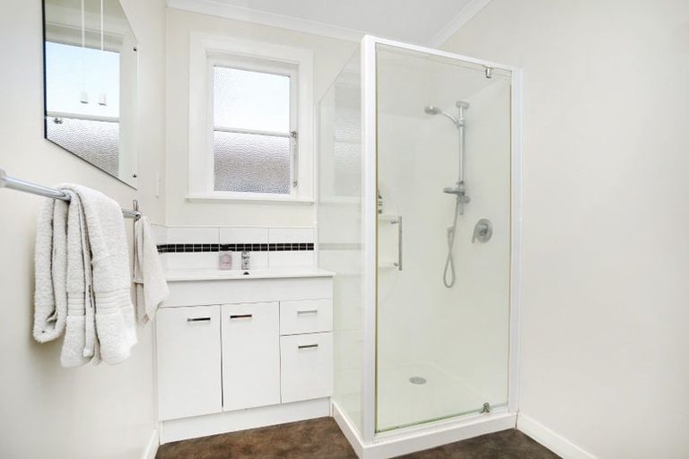 Photo of property in 19 Naenae Road, Naenae, Lower Hutt, 5011