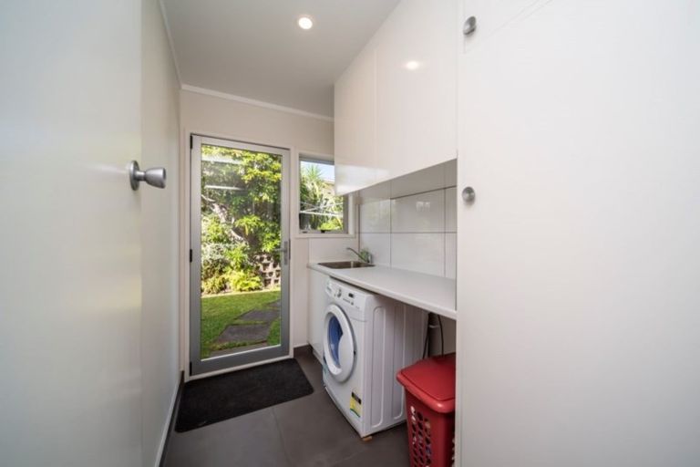 Photo of property in 5 Montana Place, Merrilands, New Plymouth, 4312