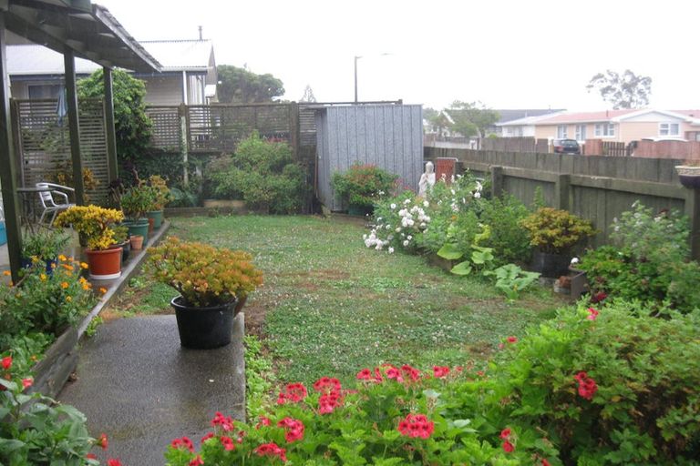 Photo of property in 17 Marne Grove, Waitangirua, Porirua, 5024