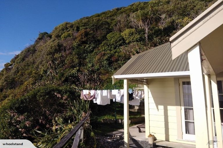 Photo of property in 465 Muritai Road, Eastbourne, Lower Hutt, 5013