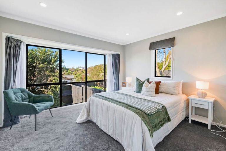Photo of property in 24 Halldene Terrace, Red Beach, 0932