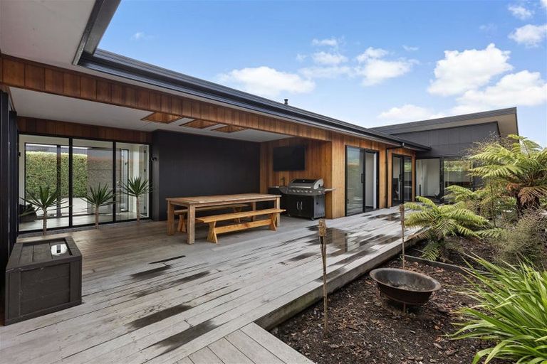 Photo of property in 99 Cashmere Bay Road, Moana, 7875