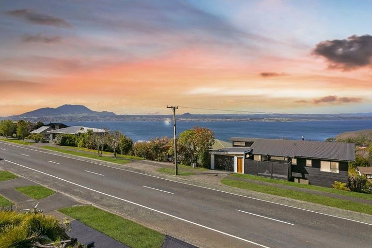 Photo of property in 86 Wakeman Road, Acacia Bay, Taupo, 3330