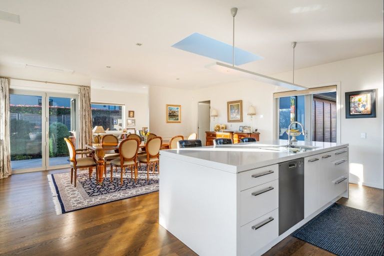 Photo of property in 15 Valley Crescent, Wanaka, 9305