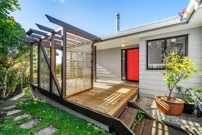 Photo of property in 21 Jasmine Grove, Maungaraki, Lower Hutt, 5010