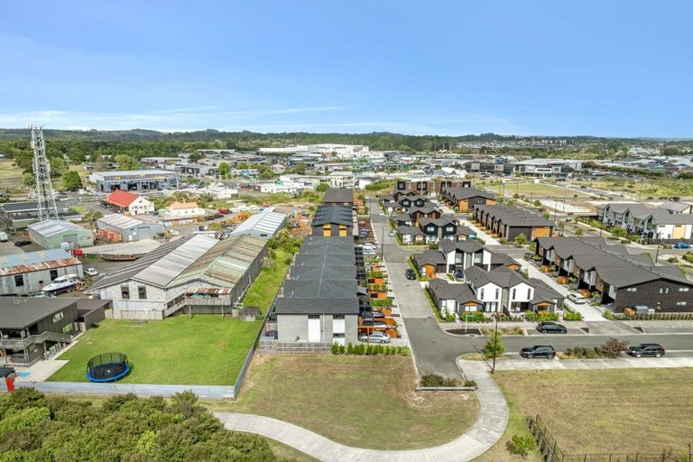 Photo of property in 12 Parenga Lane, Kumeu, 0810