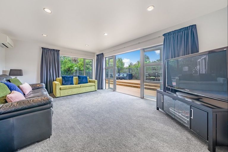 Photo of property in 75 Mount Marua Way, Timberlea, Upper Hutt, 5018