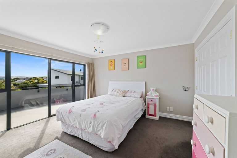 Photo of property in 20 Endeavour Drive, Whitby, Porirua, 5024