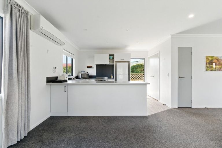 Photo of property in 229 Shakespeare Street, Leamington, Cambridge, 3432