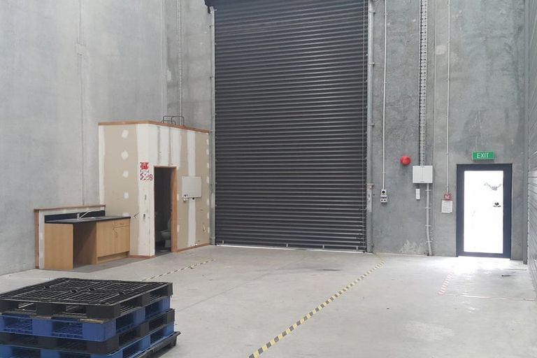 Photo of property in 21 Bell Road, Waiwhetu, Lower Hutt, 5010