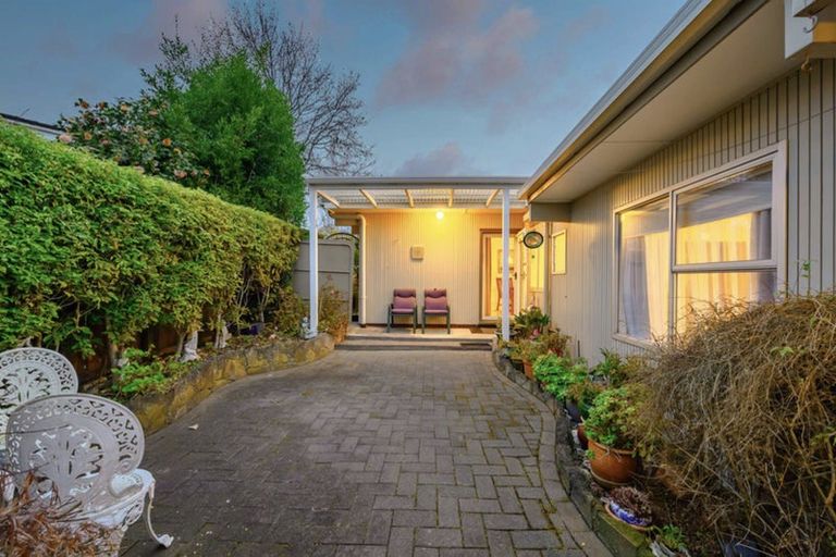 Photo of property in 10 Leewood Place, Pakuranga Heights, Auckland, 2010